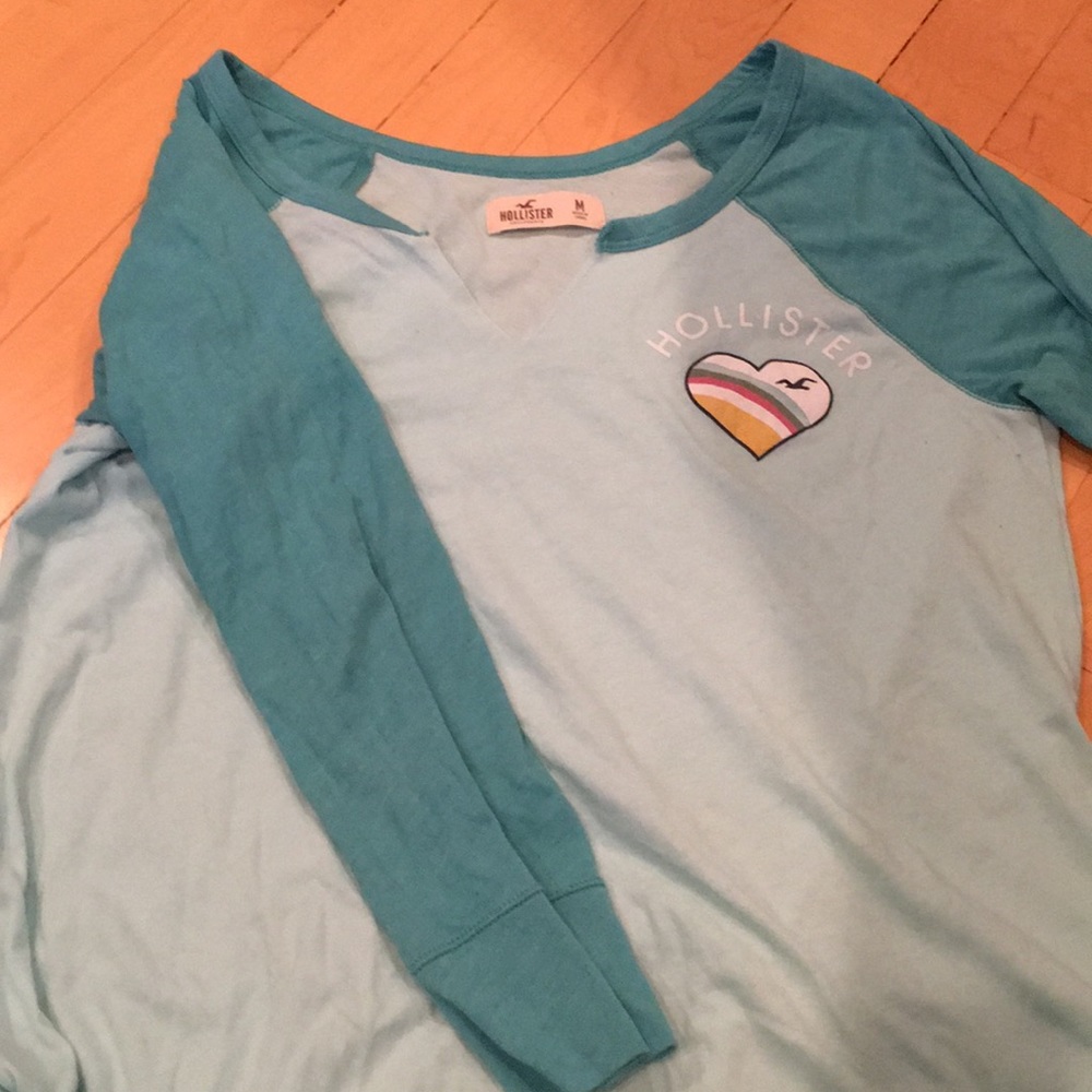 Cropped sleeve Hollister shirt